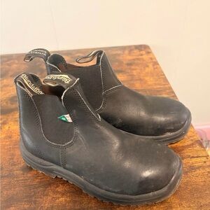 Blundstone Black Work Boot Sole with Tread Logo/steel toe